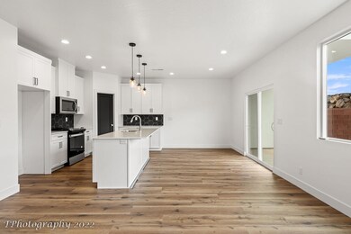 902 E Desert Cactus Dr-3
