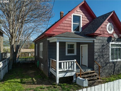 913 E 8th St, the Dalles, OR 97058 - photo 3