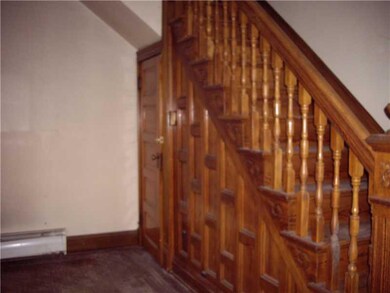 Entry/Foyer.