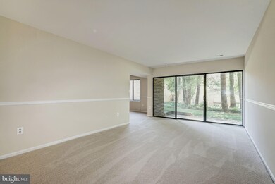 9725 Kings Crown Ct unit 1, Fairfax, VA 22031 - photo 5