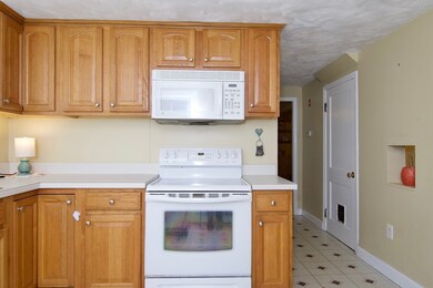 11 Winthrop St, Palmer, MA 01069 - photo 6