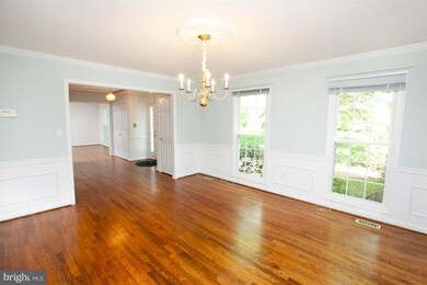 12626 Lloydminster Dr, North Potomac, MD 20878 - photo 4