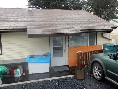 1014 Pine Crescent St, Kodiak, AK 99615 - photo 3