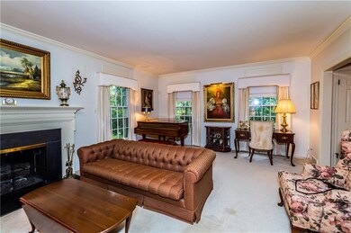 LIVING ROOM 27X15: This room is so large and you h