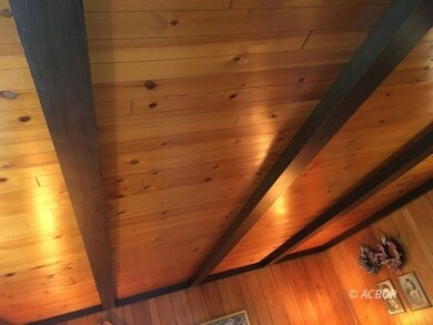 Beams consistent throughout house