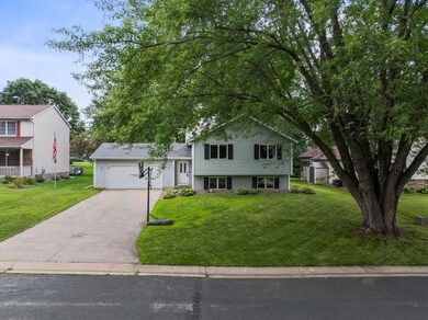 811 Spruce Ct, Pine Island, MN 55963 - photo 3