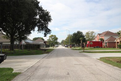 8420 Saylynn Ln, Houston, TX 77075 - photo 2