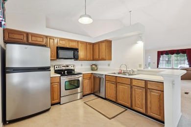 15-web-or-mls-Surrey Ct-2805-015