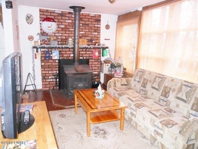 8 Spring St, Hawley, PA 18428 - photo 3