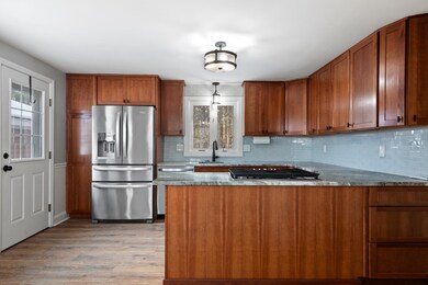 22 Watersedge Dr, Nashua, NH 03063 - photo 5