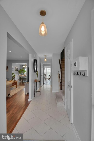 6191 Vine Forest Ct, Falls Church, VA 22044 - photo 3