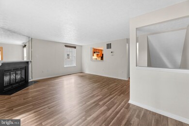 9572 Donnan Castle Ct, Laurel, MD 20723 - photo 4