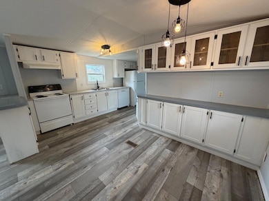 37 Burnett St, Williamsburg, KY 40769 - photo 3