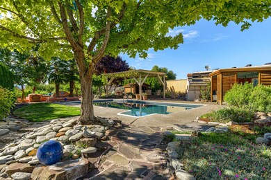 6221 Mcloughlin Dr, Central Point, OR 97502 - photo 2