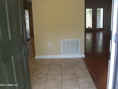 527 Front Beach Dr, Ocean Springs, MS 39564 - photo 3