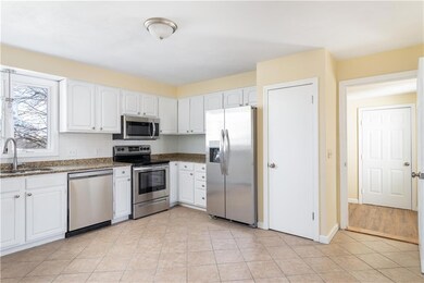 28 Clifford St, Pawtucket, RI 02860 - photo 3