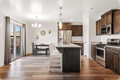 Dining/Kitchen