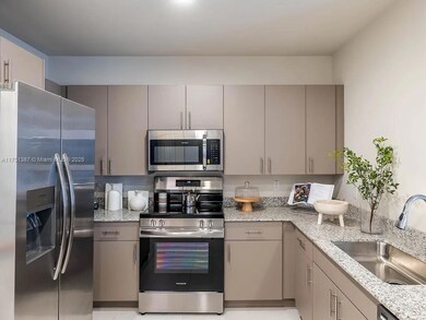 618 NE 2nd St unit 107, Dania Beach, FL 33004 - photo 3