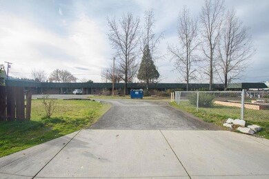 1295 Rogue River Hwy, Grants Pass, OR 97527 - photo 4