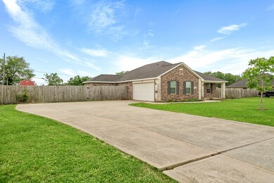 10714 Harry Dr, Needville, TX 77461 - photo 2