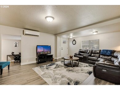 543 NW Yamhill St, Sheridan, OR 97378 - photo 4