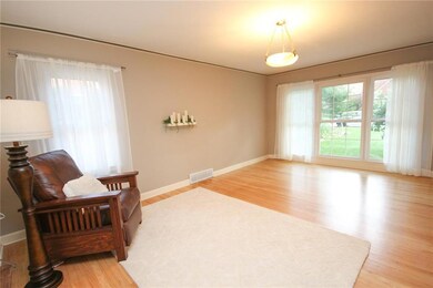 6701 Forest Ct, Windsor Heights, IA 50324 - photo 5