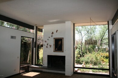 Living Room with fireplace