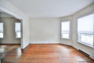 10 Grosvenor Square, Schenectady, NY 12308 - photo 2