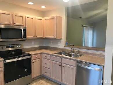 5763 Riverwalk Cir, Newburgh, IN 47630 - photo 3