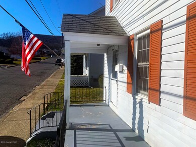 11 Arch St, Pen Argyl, PA 18072 - photo 4