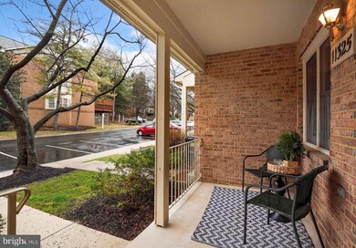 11325 Morning Gate Dr, Rockville, MD 20852 - photo 4
