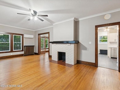 09-905-S-West-St-Windowstill