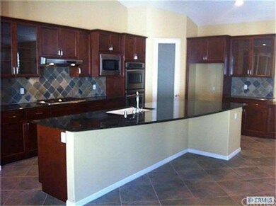 Beautiful large granite counter top w plenty of un