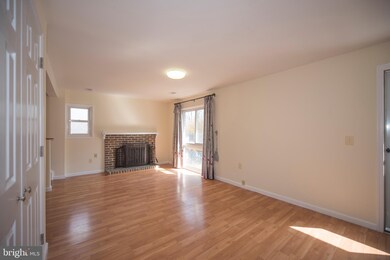 15120 Dufief Dr, North Potomac, MD 20878 - photo 5