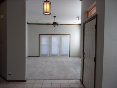 View fr entry into large living area