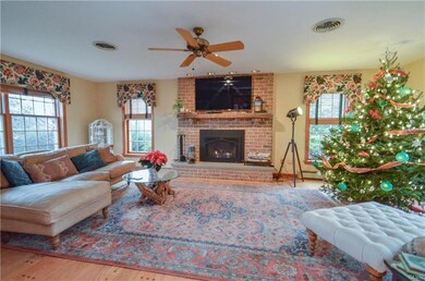 2817 Meadow Ln, Schnecksville, PA 18078 - photo 3