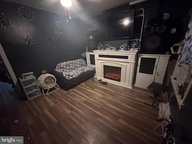 9 E Basin St, Norristown, PA 19401 - photo 3