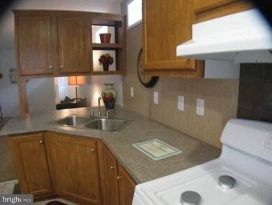 98 Ginwood Ln, Essex, MD 21221 - photo 5