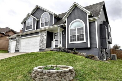 437 Pinnacle Dr, Raymore, MO 64083 - photo 2