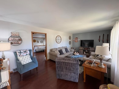 1613 E 4th Ave, Mitchell, SD 57301 - photo 5