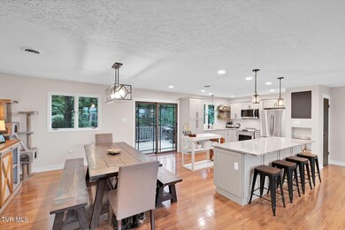 15-web-or-mls-15135-litton-rd