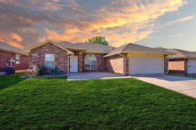 320 SW 40th St, Moore, OK 73160 - photo 2
