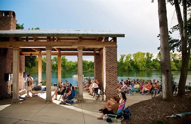 AMPHITHEATER (Large)