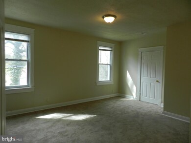 5211 Cumberland St, Capitol Heights, MD 20743 - photo 6