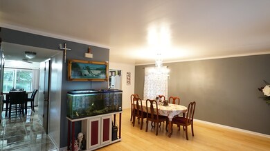 1815 Cambridge Dr, Carpentersville, IL 60110 - photo 2