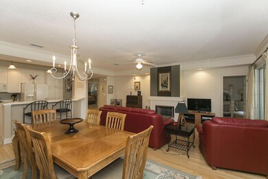 007_Living & Dining Room
