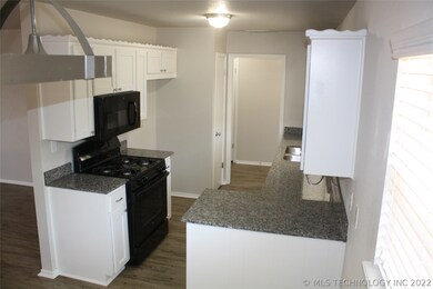 Black Appliances including a new Gas Range stove/o
