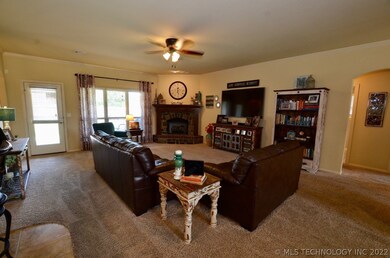 Spacious living room