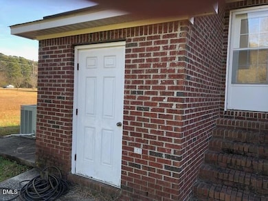 110 Glass Top Ln unit 112, Zebulon, NC 27597 - photo 5