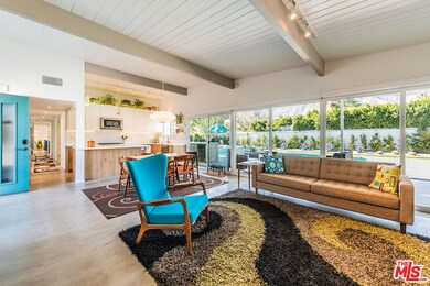 Great living with wall of glass overlooking the ba